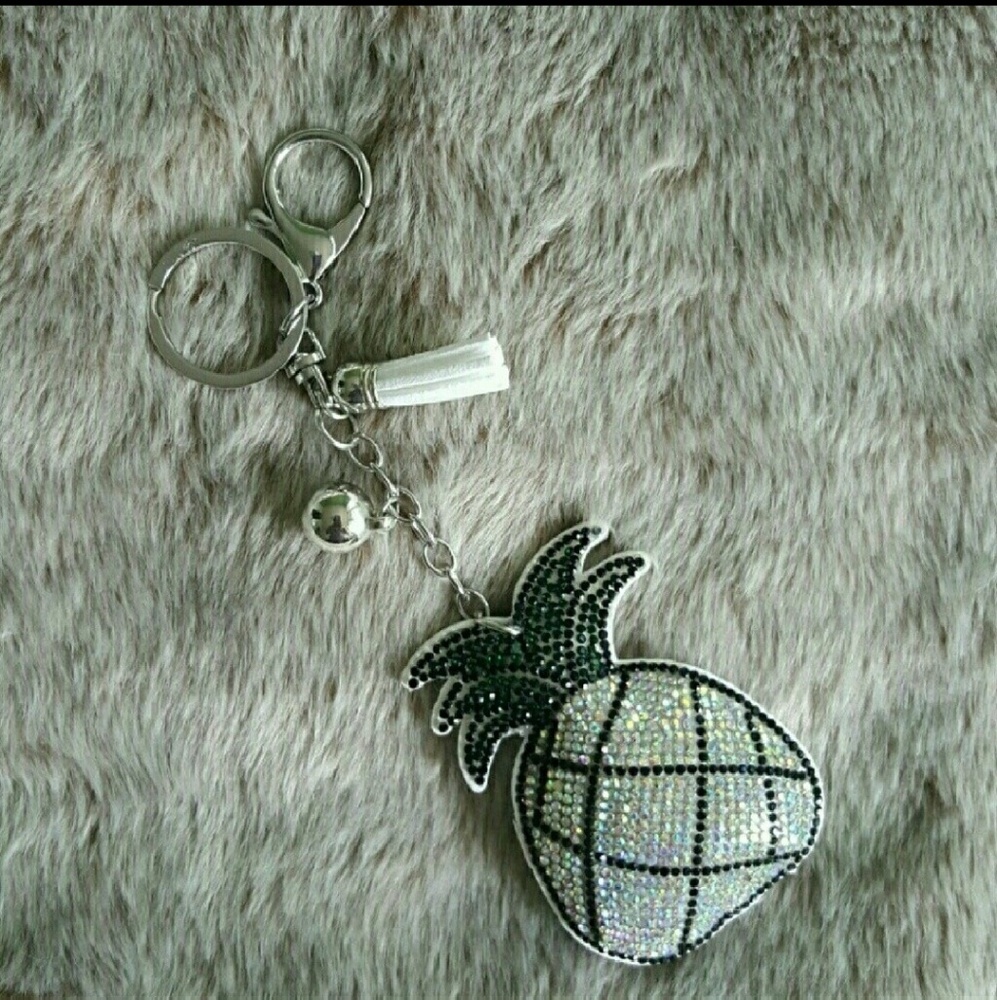 🍍Back in Stock! White Pineapple Key Chain🍍 - Picture 4 of 4